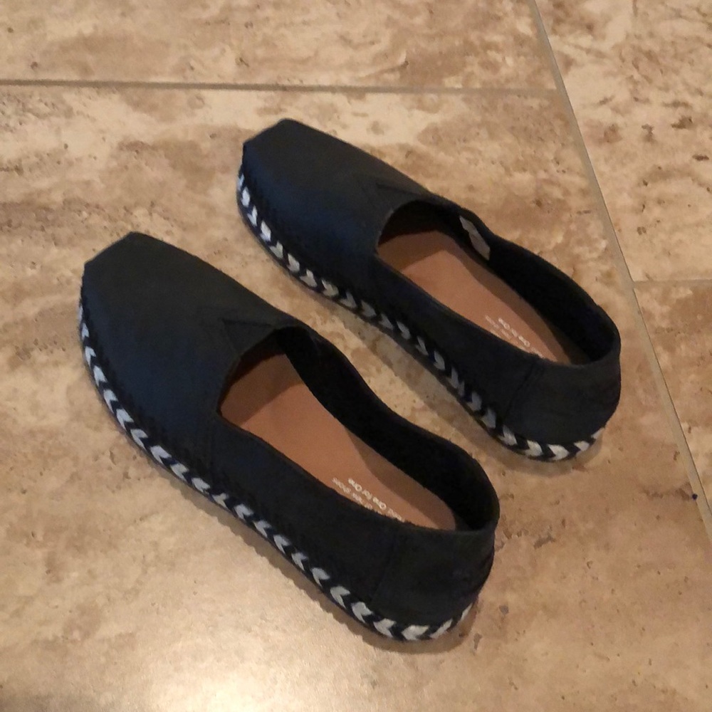 TOMS women’s classic leather rope sole slip-on NEW